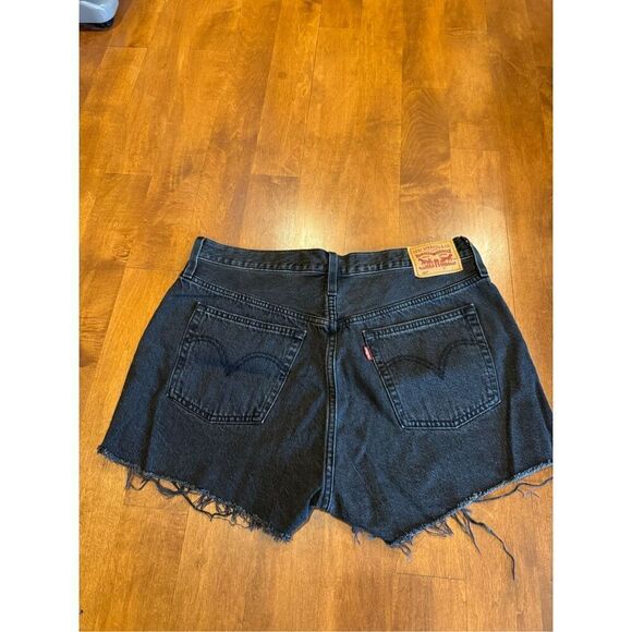 Women’s Levi’s 501 high-rise cut off shorts size 32 waist - Picture 2 of 4